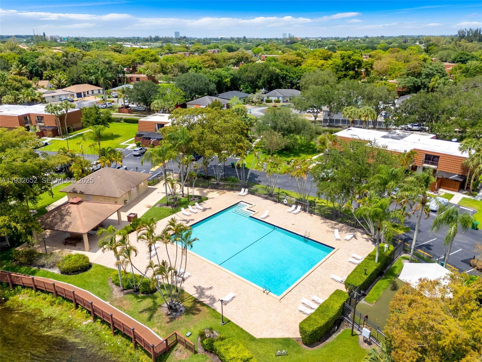 C H E ACRES - Residential