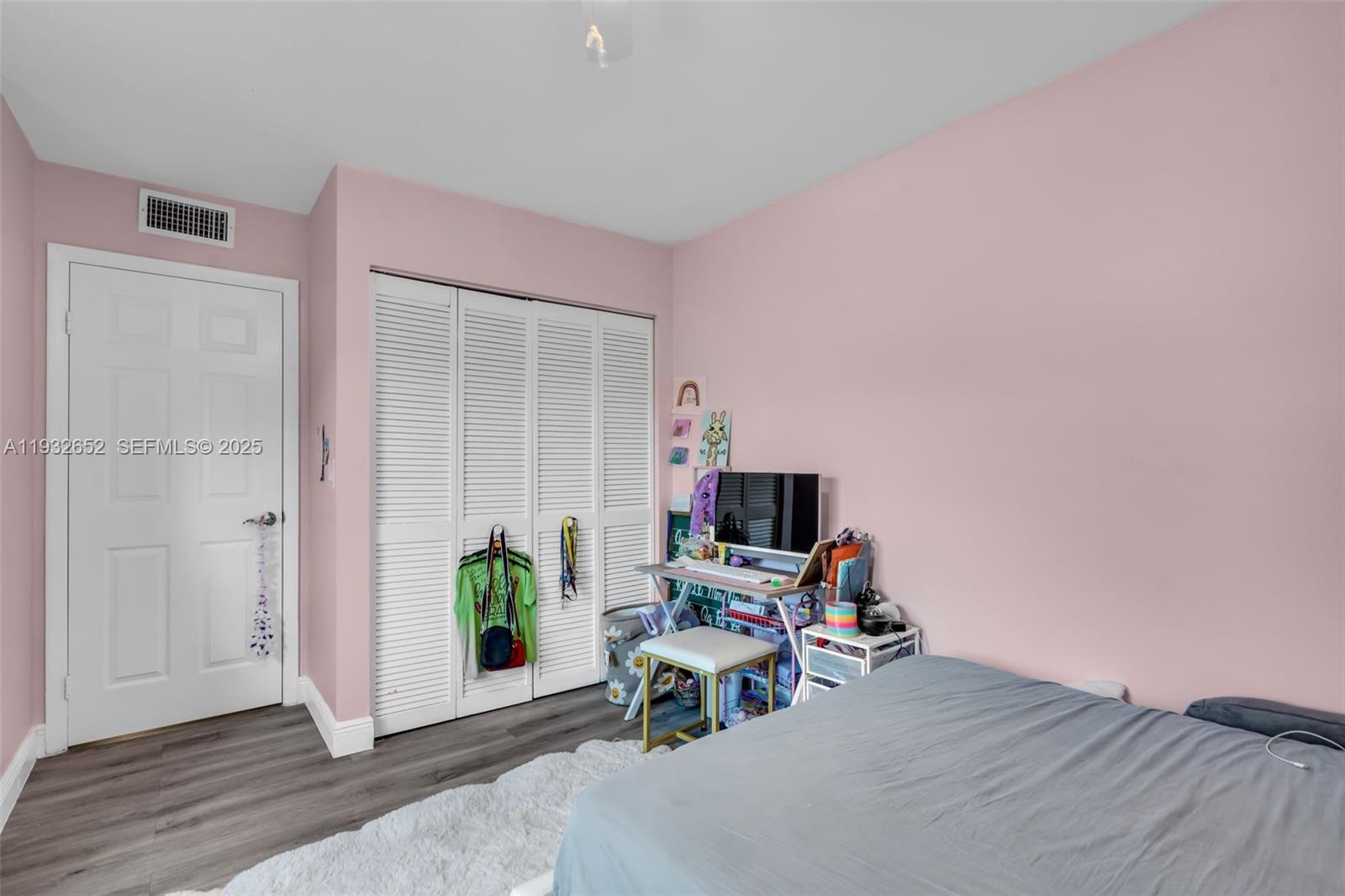 C H E ACRES - Residential