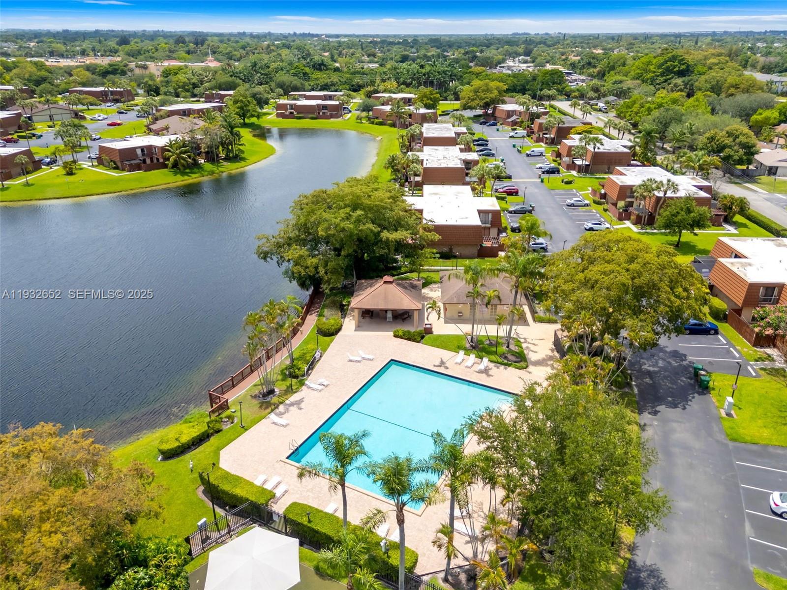 C H E ACRES - Residential