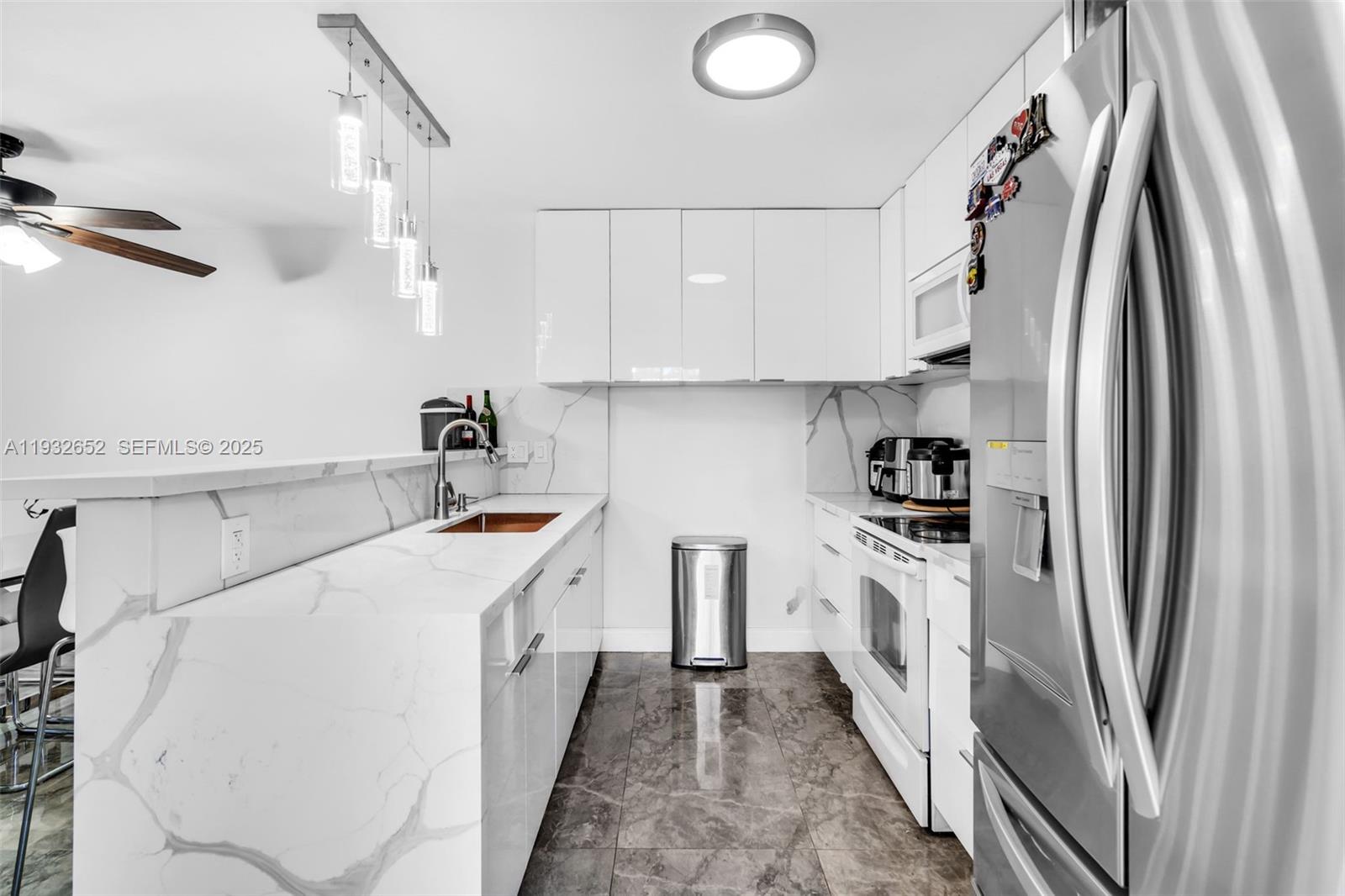 C H E ACRES - Residential