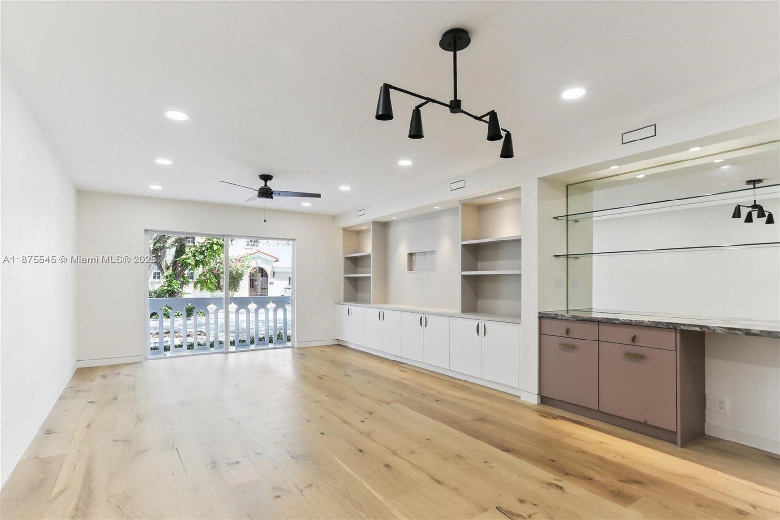 100 Edgewater Dr 142