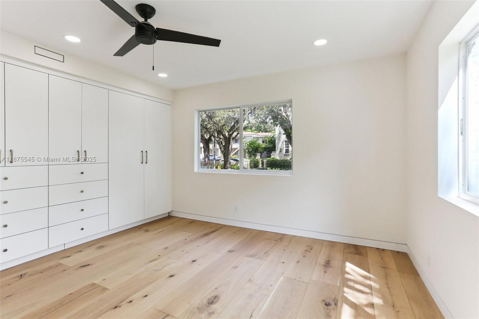 WATERS EDGE OF CORAL GABL - Residential