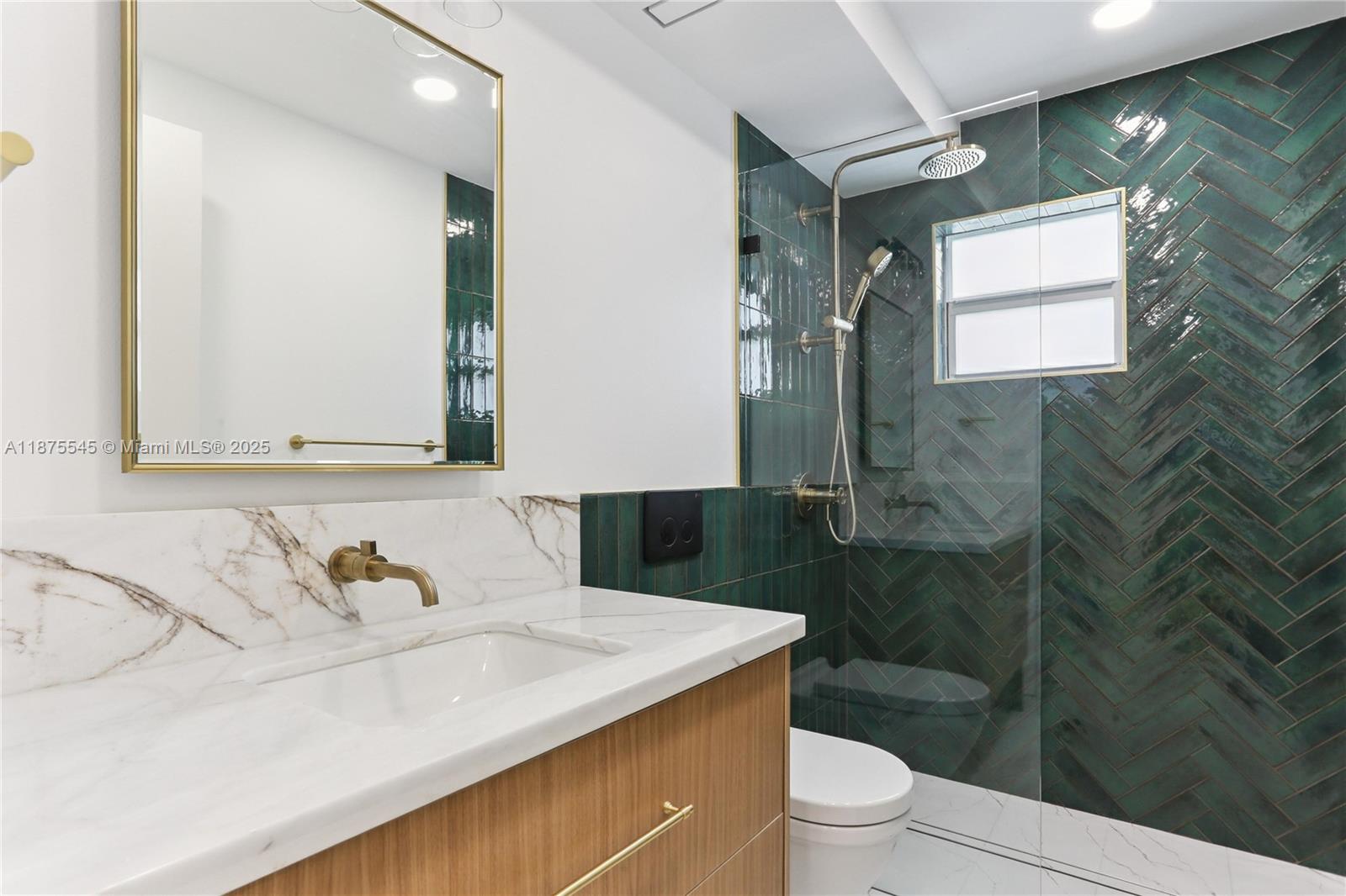 WATERS EDGE OF CORAL GABL - Residential