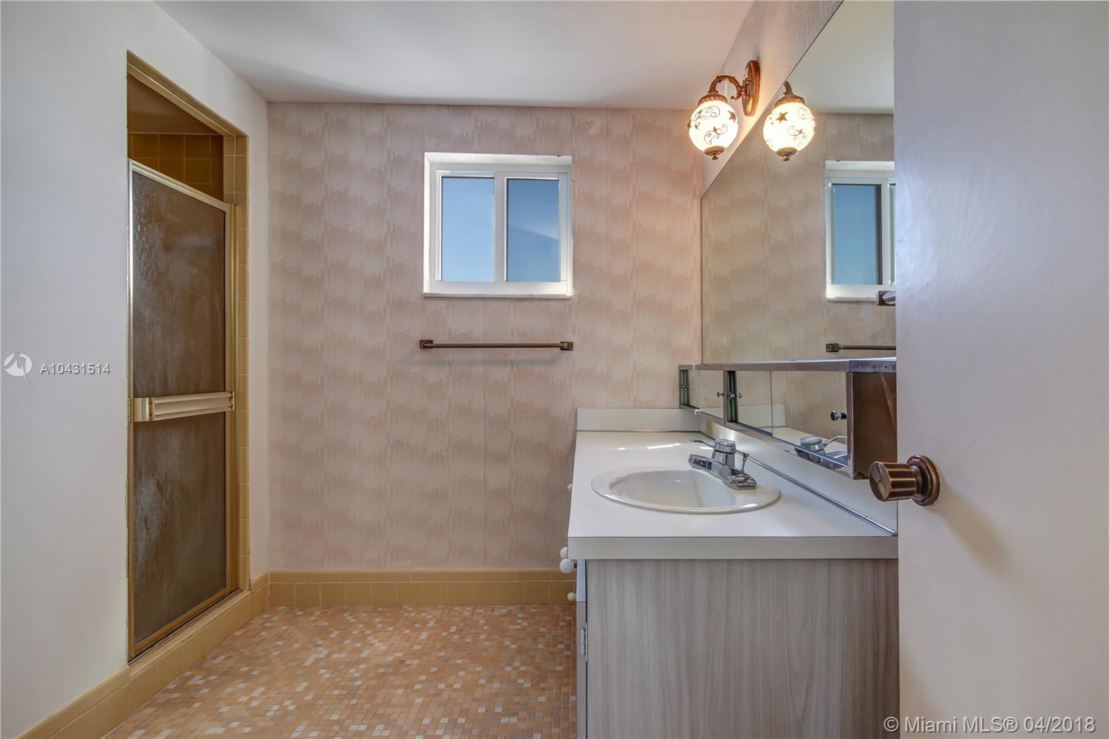 LAUREL HOUSE CONDO - Residential