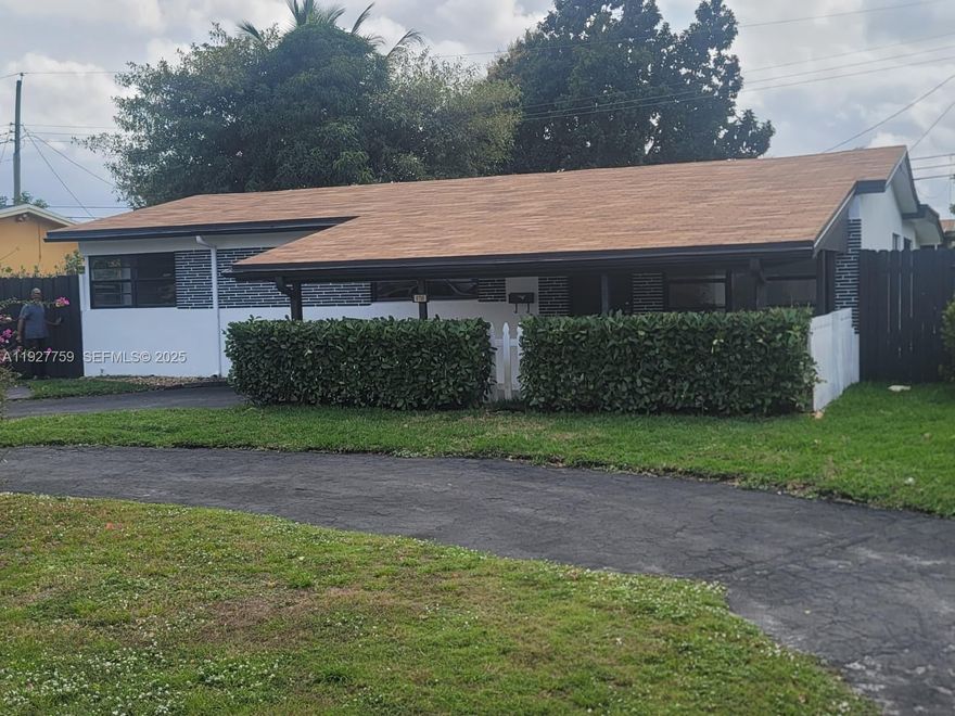 Come bring your suitcases to this completely remodeled 3 Bedroom 2 Bath house with a new roof!  Centrally located and a fantastic street.