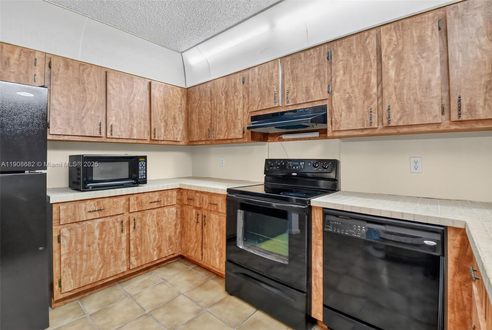 FLORAL PARK LANTANA - Residential Lease