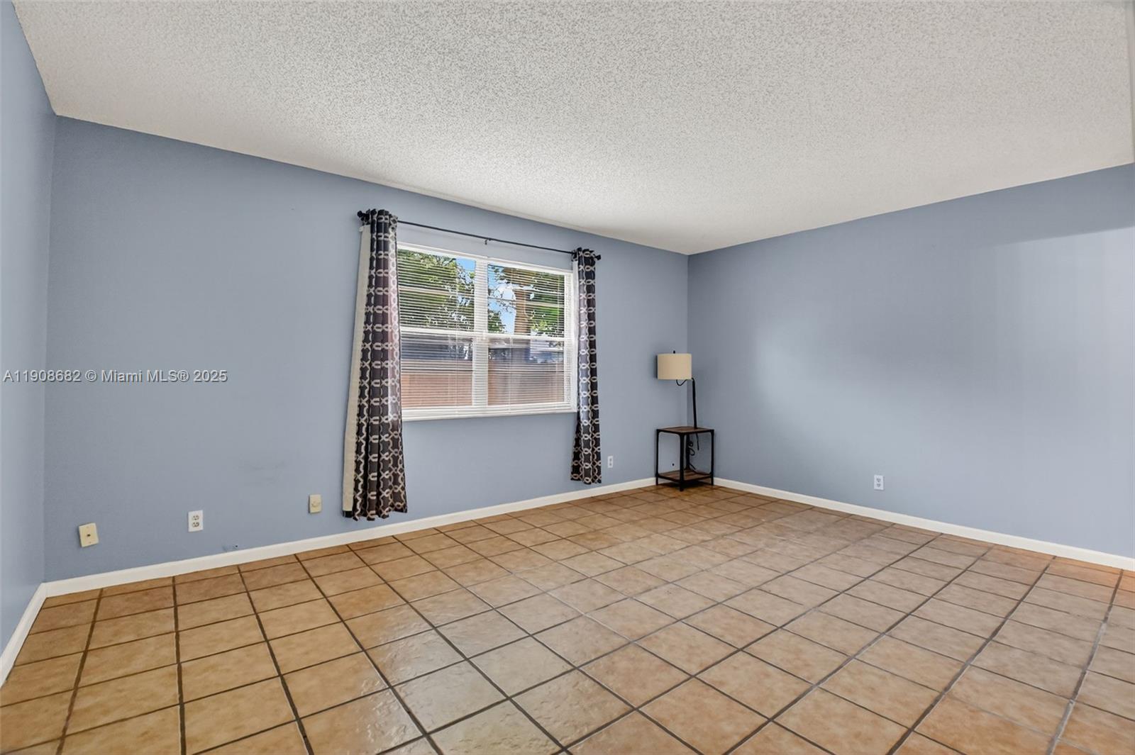 FLORAL PARK LANTANA - Residential Lease