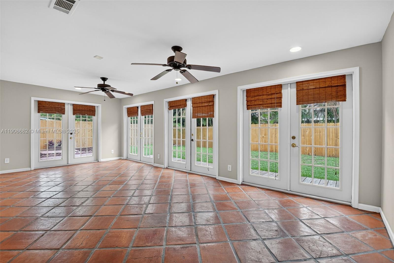 FLORAL PARK LANTANA - Residential Lease