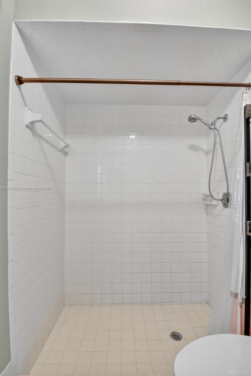 FLORAL PARK LANTANA - Residential Lease