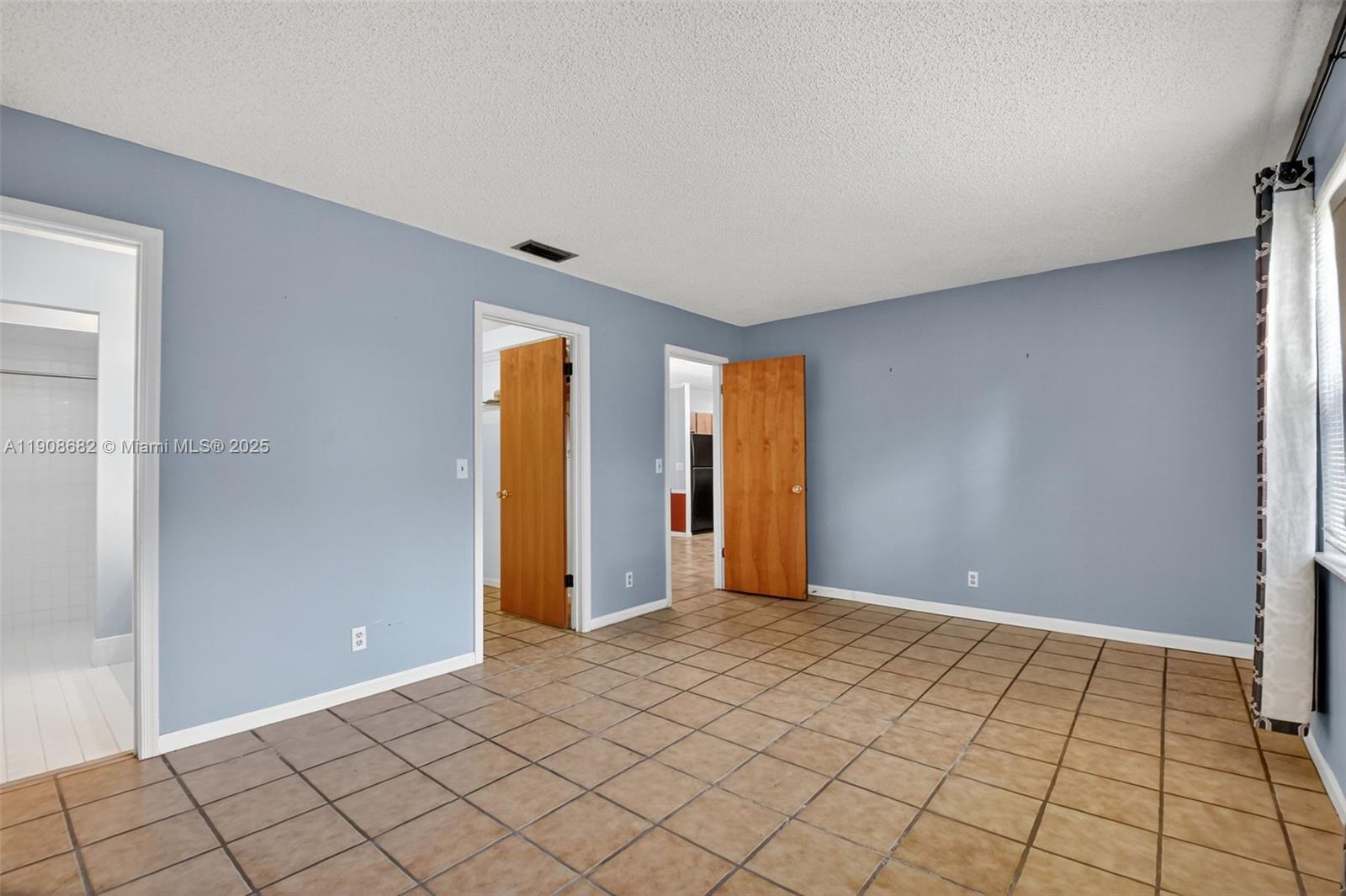 FLORAL PARK LANTANA - Residential Lease