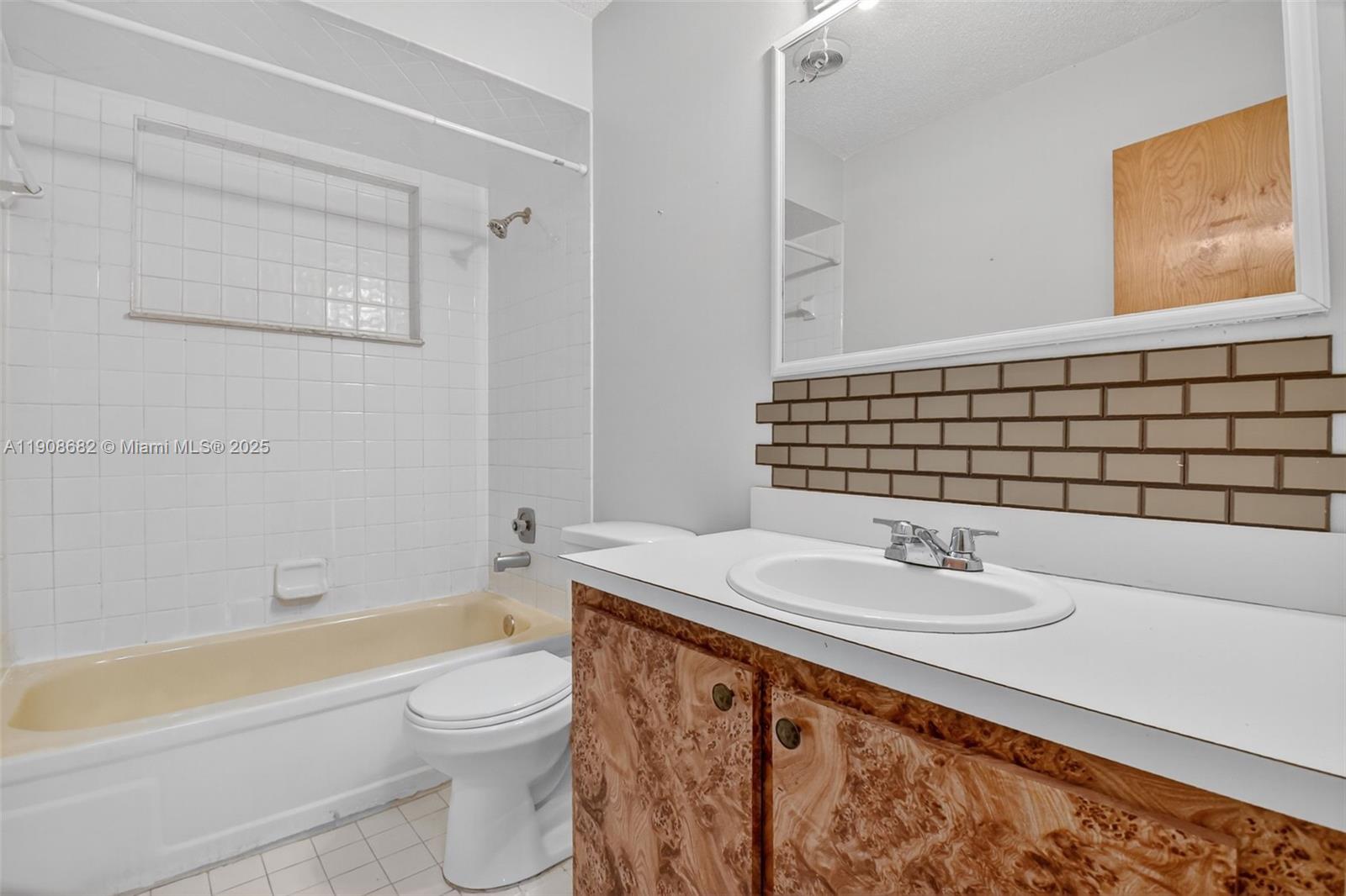 FLORAL PARK LANTANA - Residential Lease