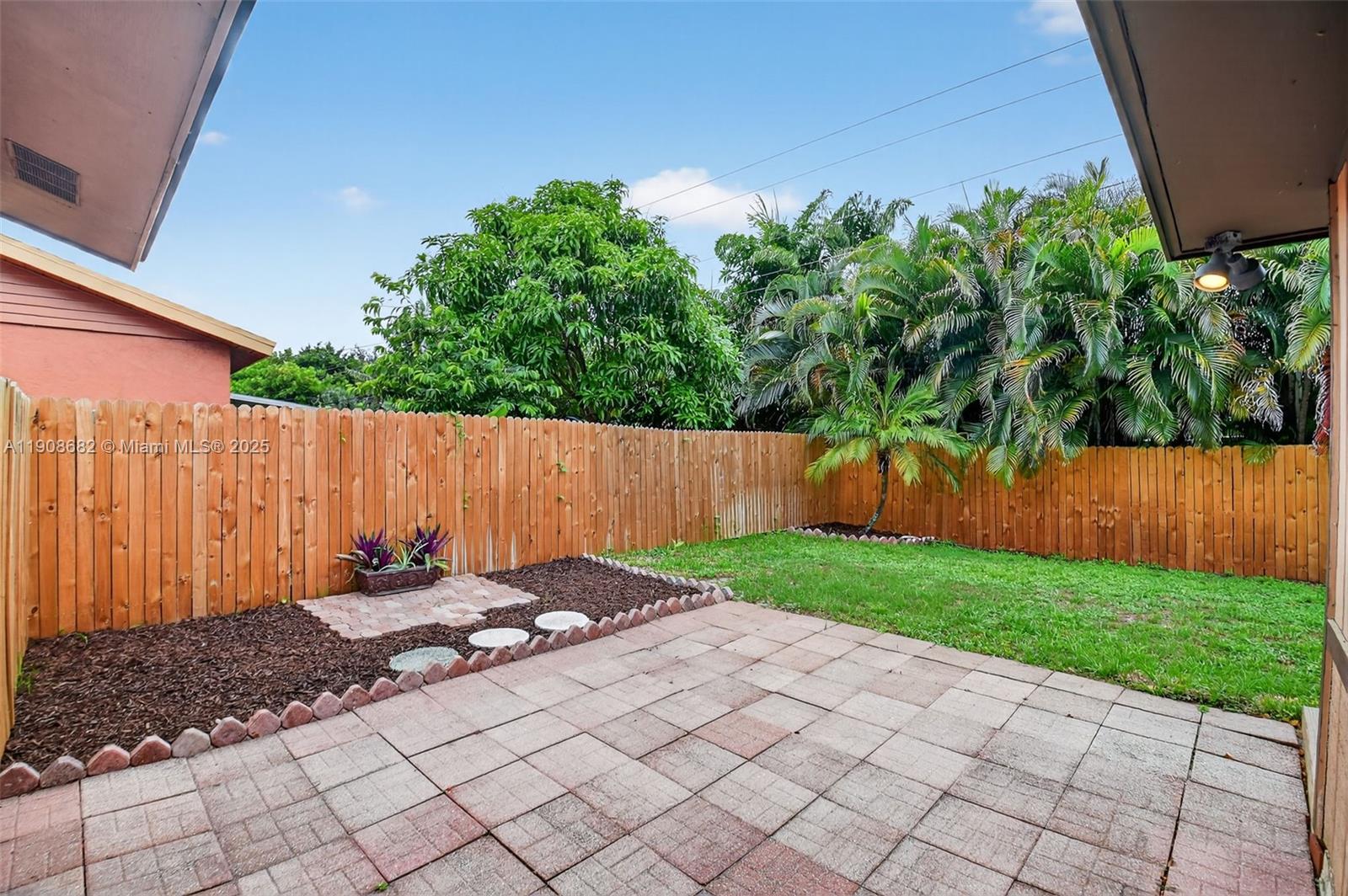 FLORAL PARK LANTANA - Residential Lease