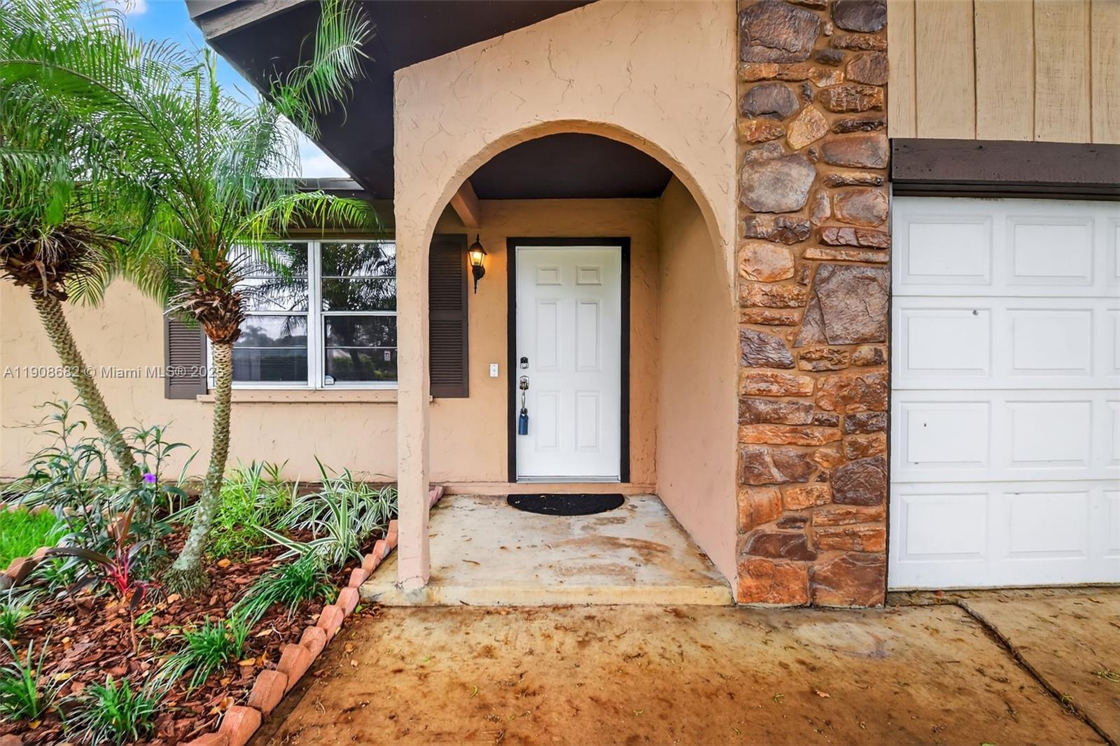 FLORAL PARK LANTANA - Residential Lease