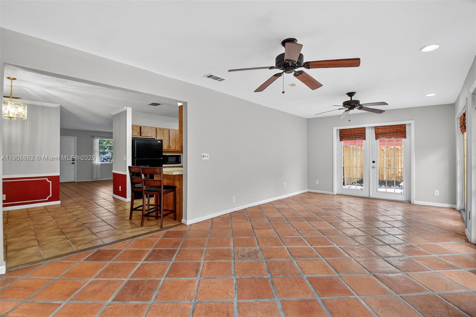 FLORAL PARK LANTANA - Residential Lease