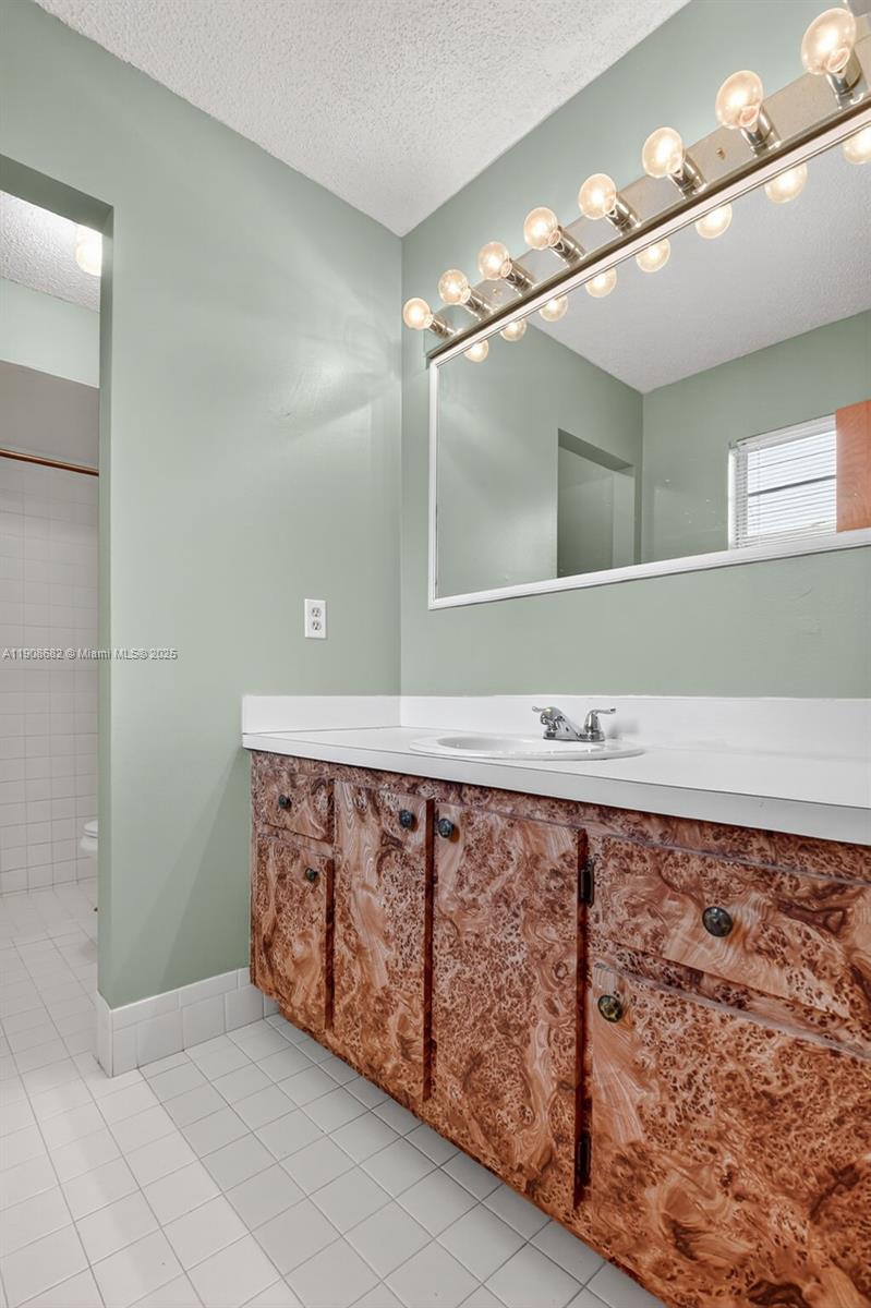 FLORAL PARK LANTANA - Residential Lease