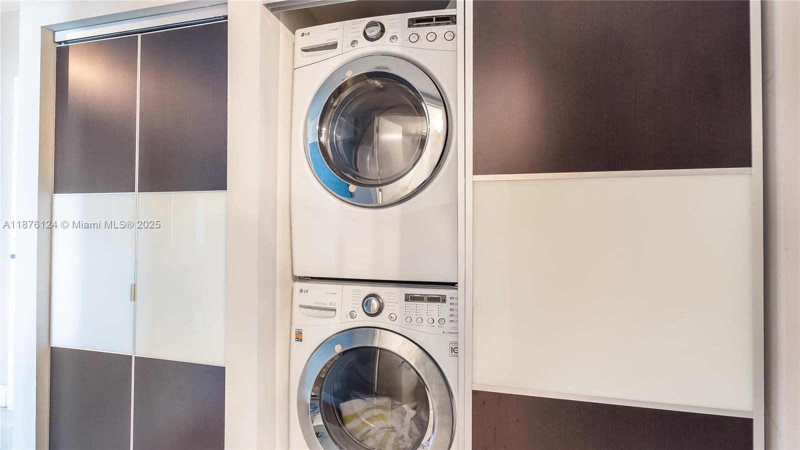 TIDES AT BRIDGESIDE SQUAR - Residential