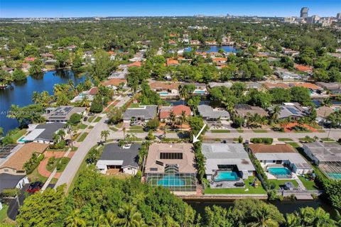 2310 NE 195th St Miami FL 33180