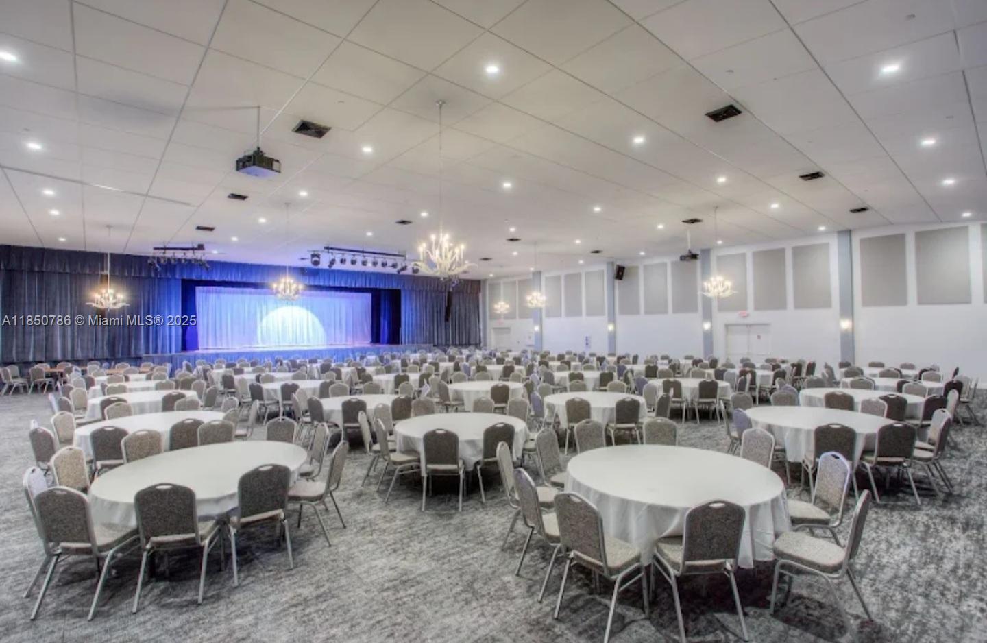 RACQUET CLUB APTS AT BONA - Residential