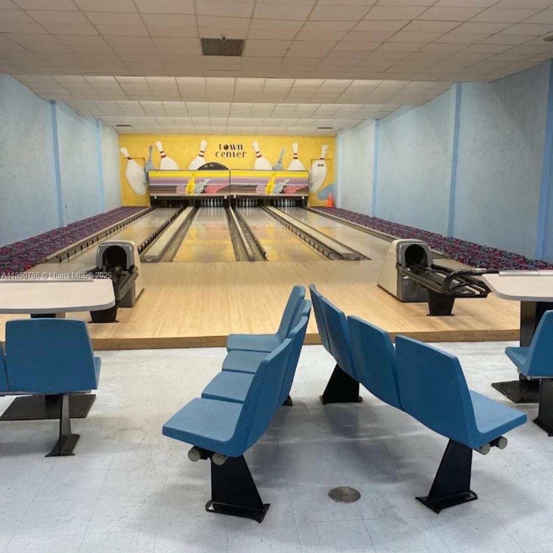 RACQUET CLUB APTS AT BONA - Residential