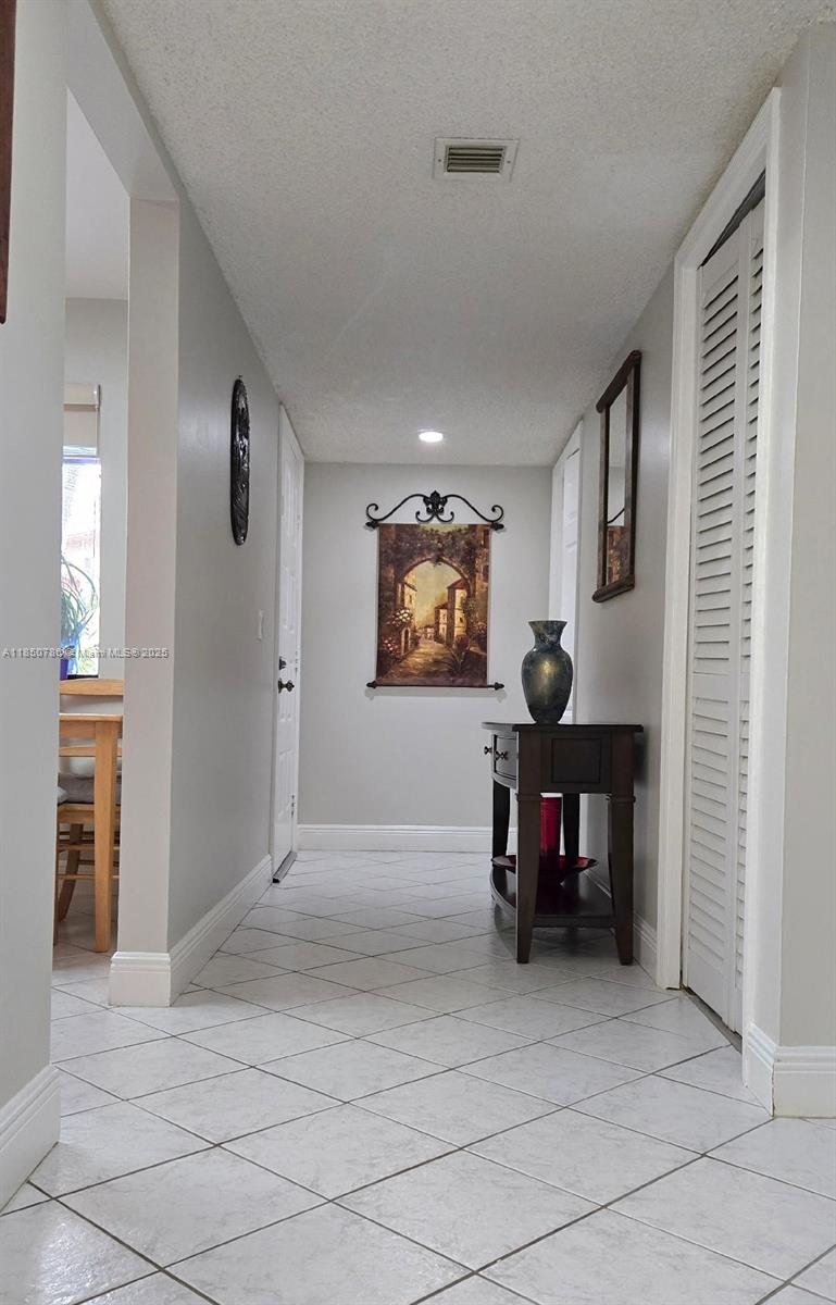 302 Lakeview Dr 102