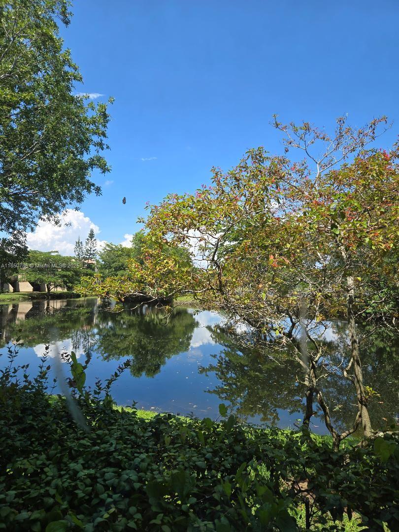 RACQUET CLUB APTS AT BONA - Residential