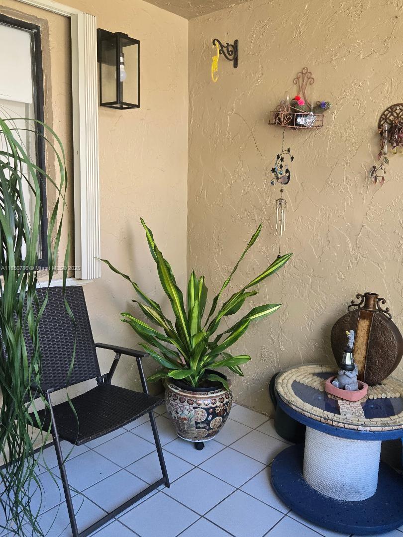 RACQUET CLUB APTS AT BONA - Residential