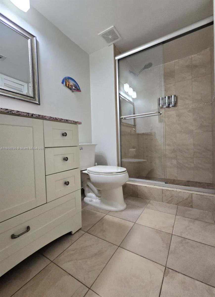 RACQUET CLUB APTS AT BONA - Residential