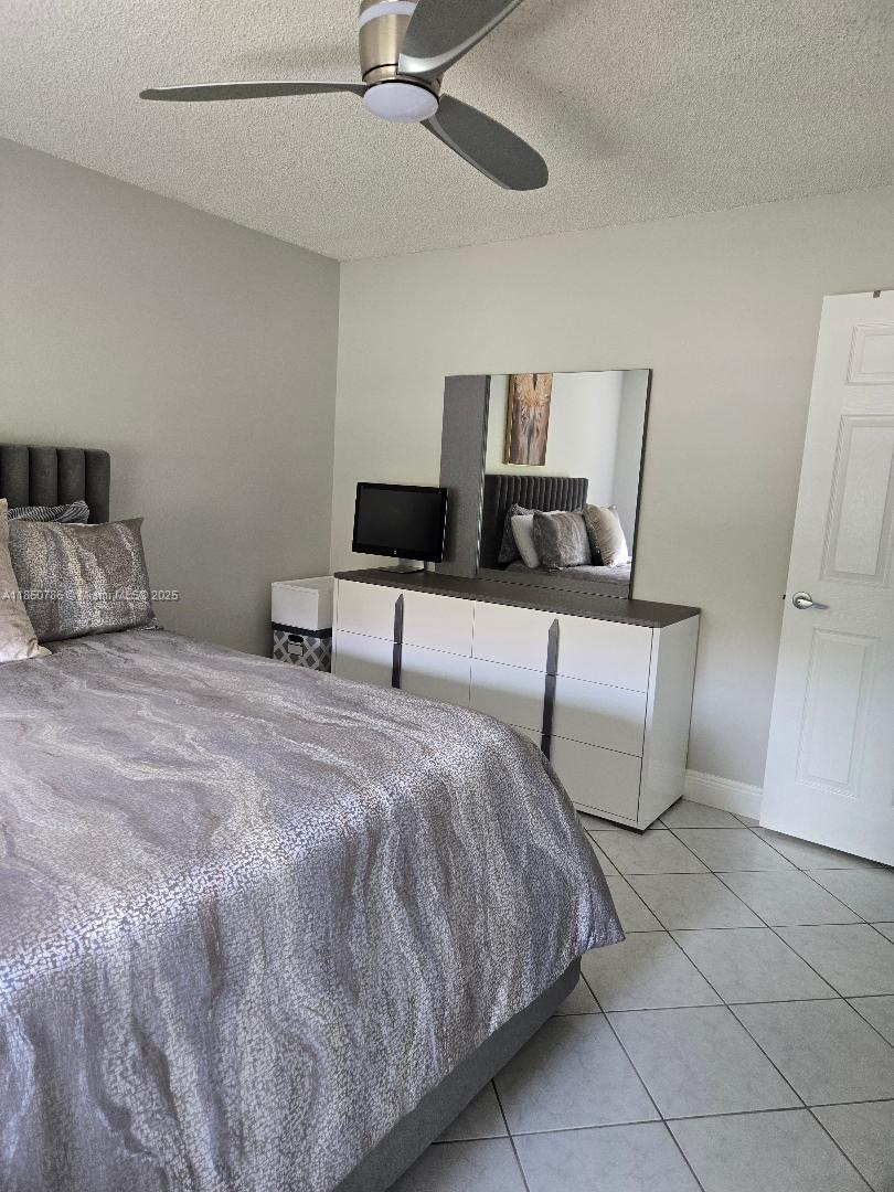 RACQUET CLUB APTS AT BONA - Residential