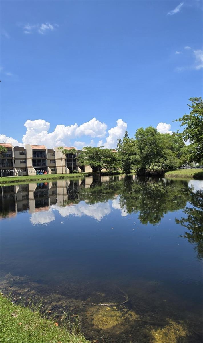 RACQUET CLUB APTS AT BONA - Residential