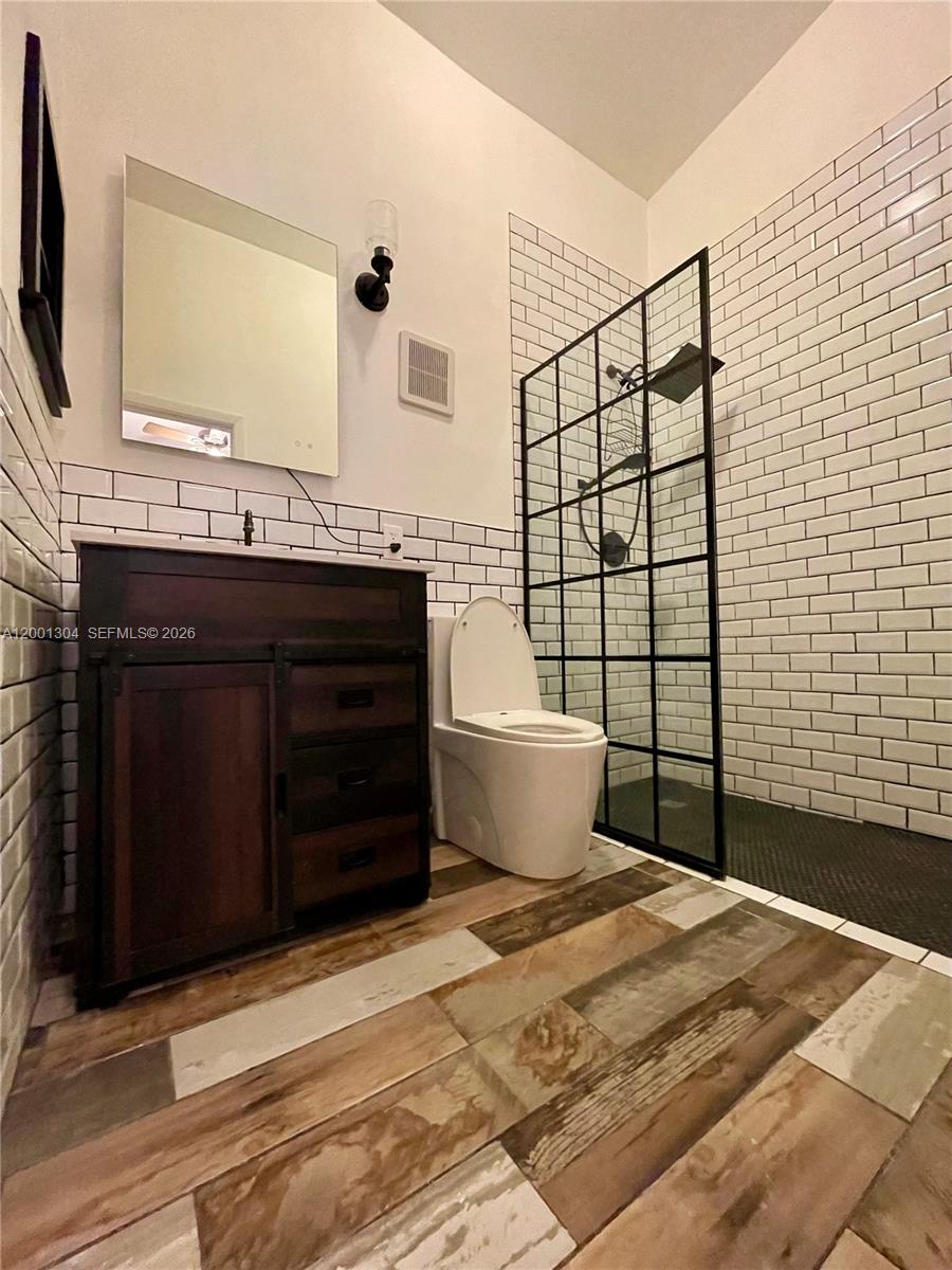 PEMBROKE LAKES SOUTH - Residential Lease