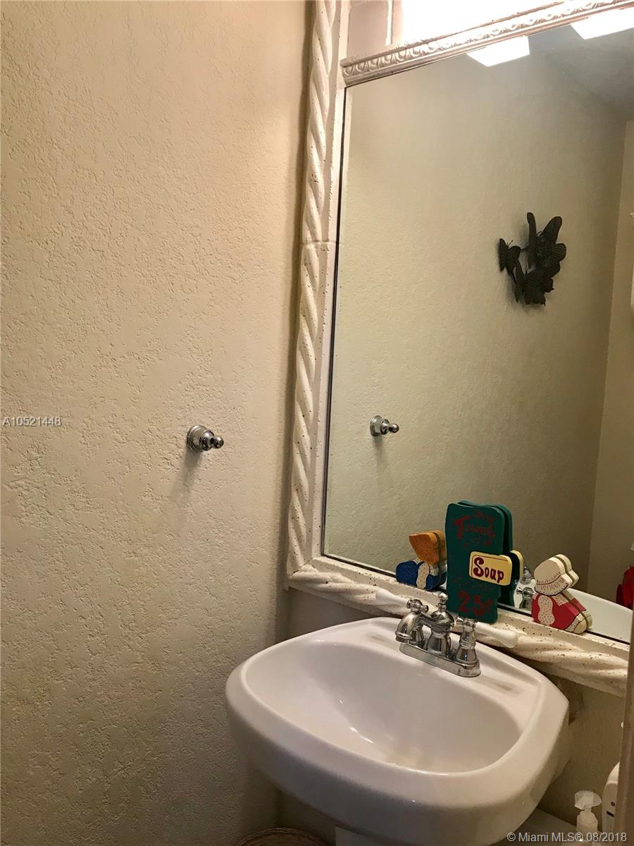 BLUE LAKE TOWNHOUSES COND - Residential Lease