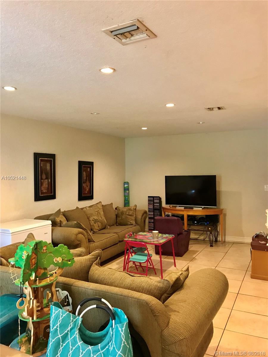 BLUE LAKE TOWNHOUSES COND - Residential Lease