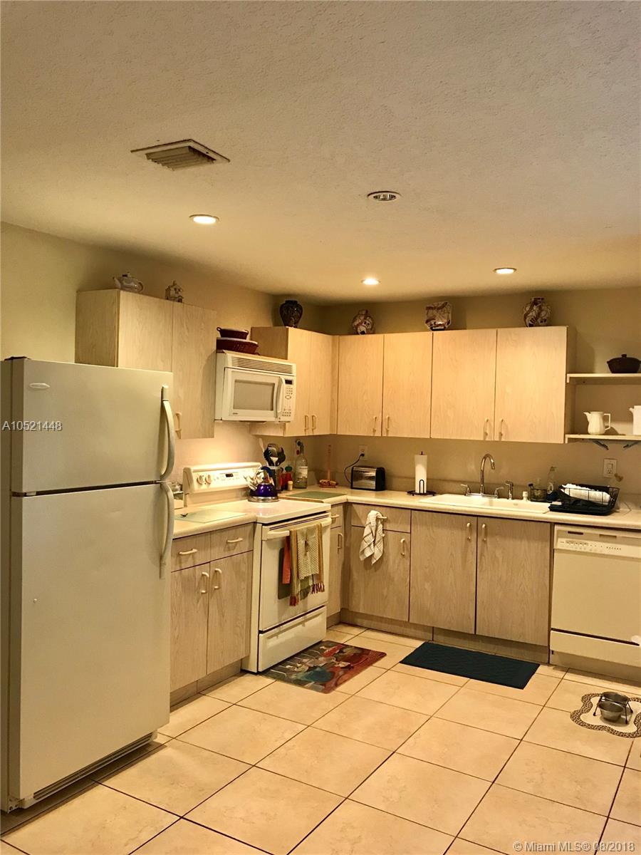 BLUE LAKE TOWNHOUSES COND - Residential Lease