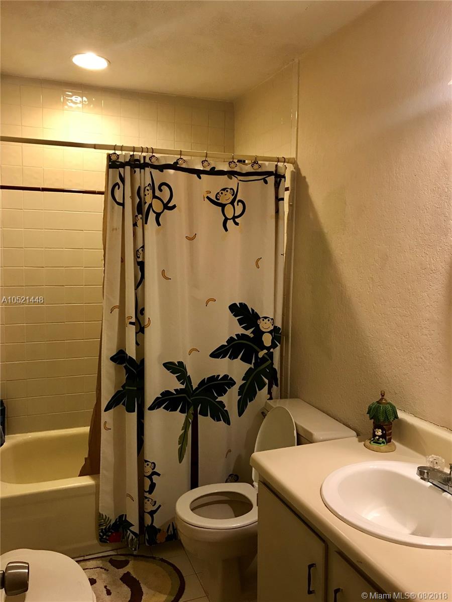 BLUE LAKE TOWNHOUSES COND - Residential Lease