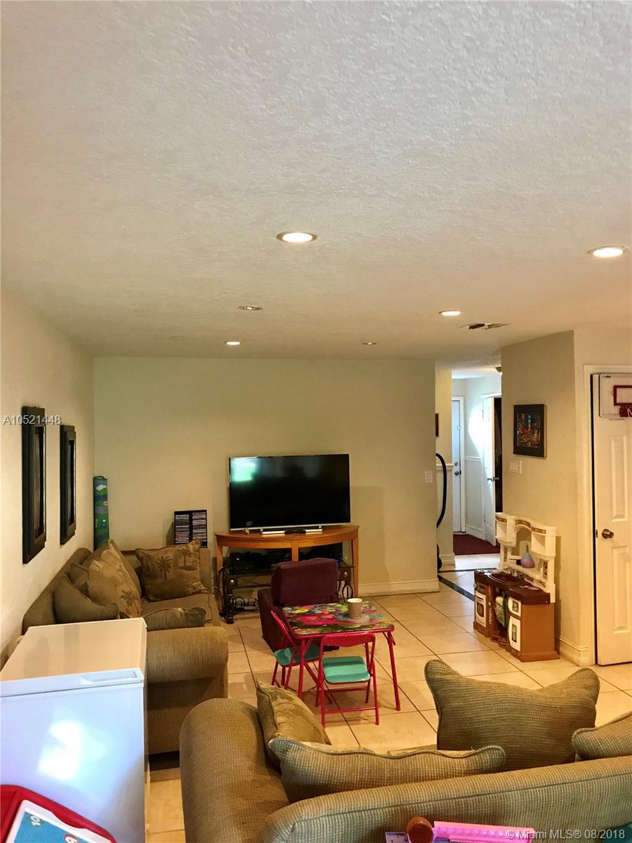 BLUE LAKE TOWNHOUSES COND - Residential Lease