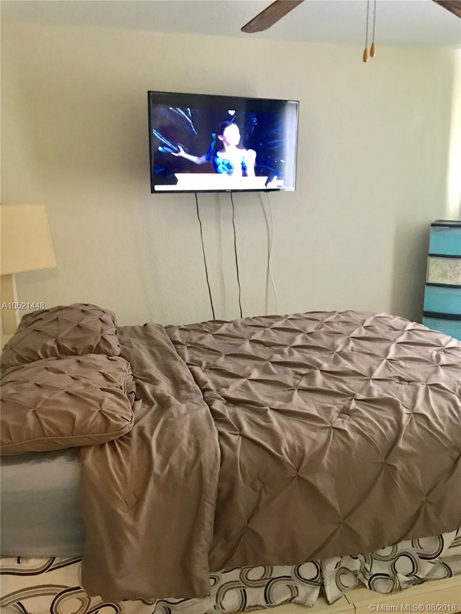 BLUE LAKE TOWNHOUSES COND - Residential Lease