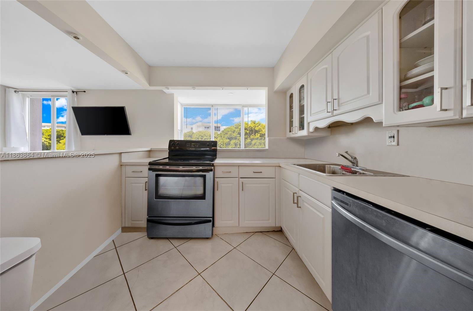 CARIBBEAN BREEZE CONDO - Residential