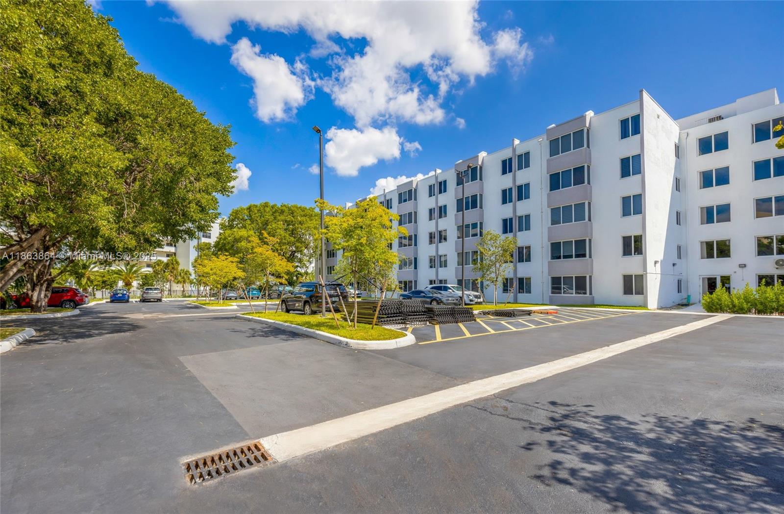 CARIBBEAN BREEZE CONDO - Residential