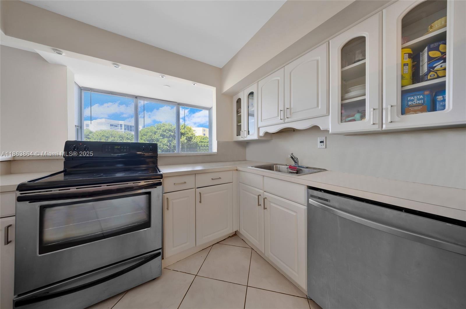 CARIBBEAN BREEZE CONDO - Residential