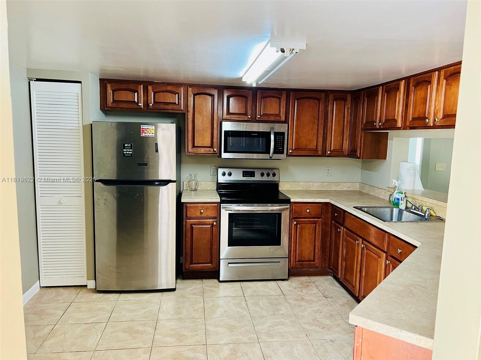 9701 Westview Dr 1437, Coral Springs, Broward County, Florida - 3 Bedrooms  
2 Bathrooms - 