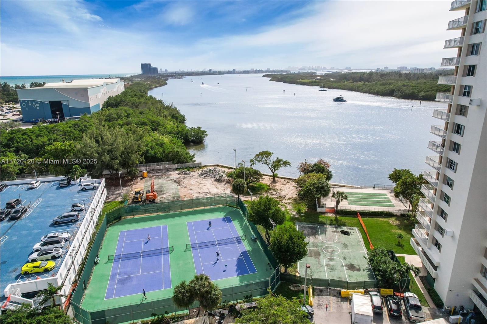 ARLEN HOUSE CONDO - Residential