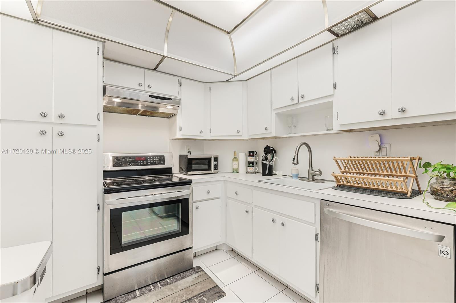 ARLEN HOUSE CONDO - Residential