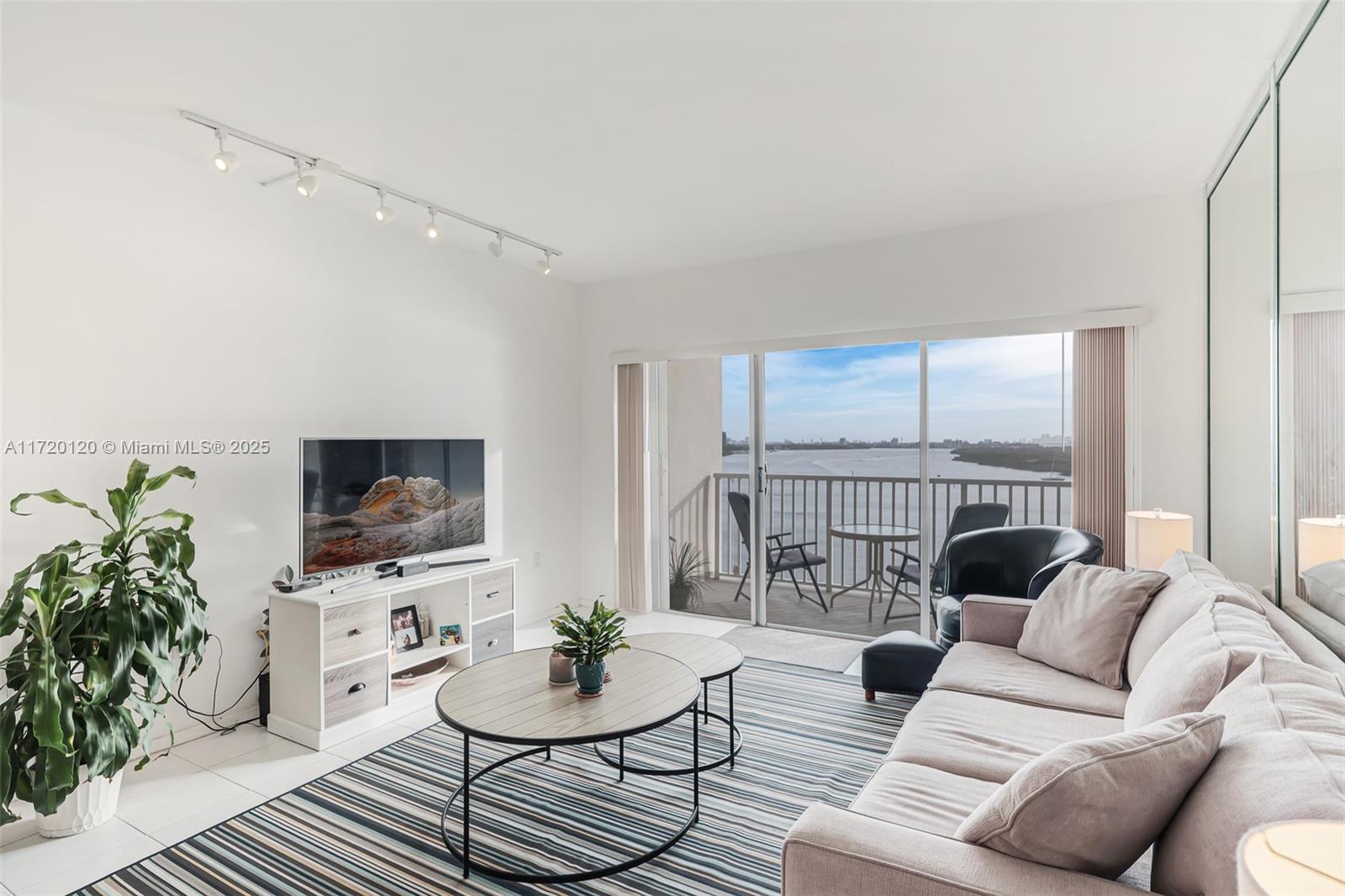 ARLEN HOUSE CONDO - Residential