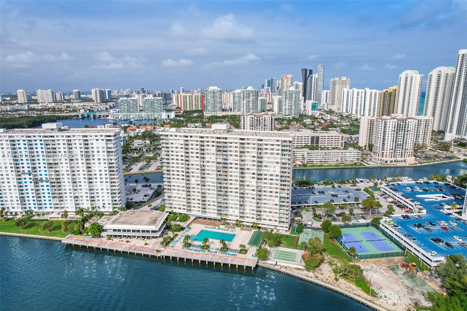 ARLEN HOUSE CONDO - Residential