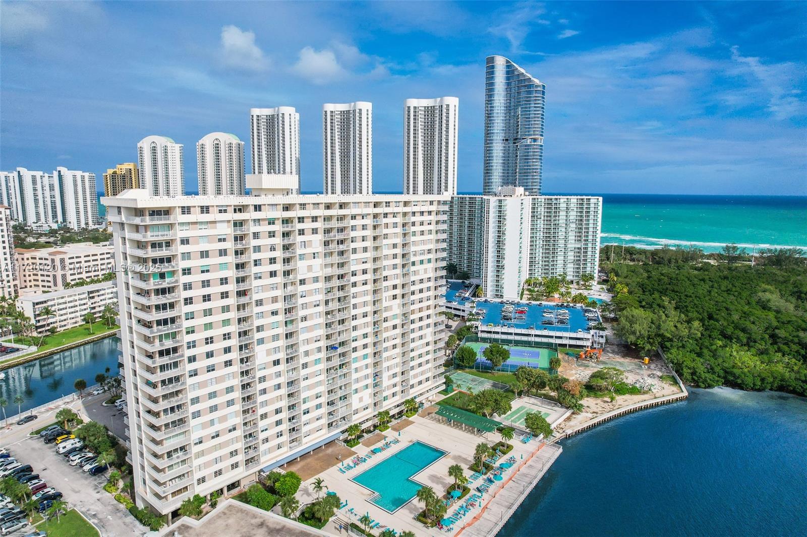 ARLEN HOUSE CONDO - Residential