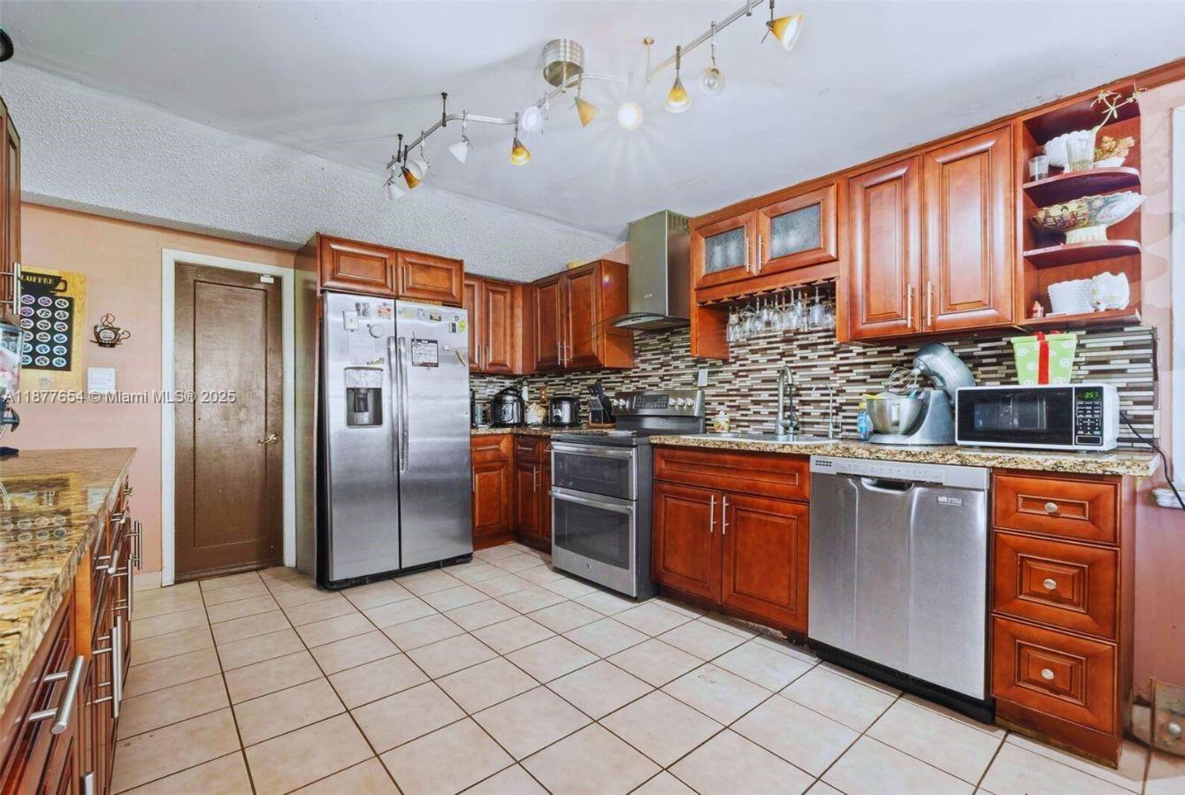 CORAL WAY VILLAGE SEC A P - Residential