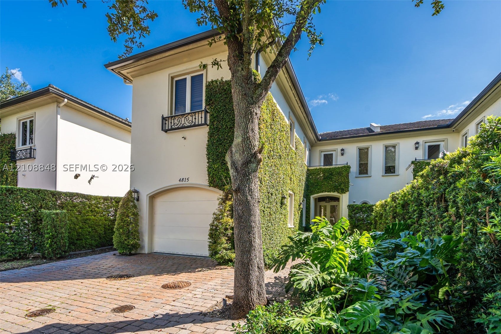 4815 University Dr