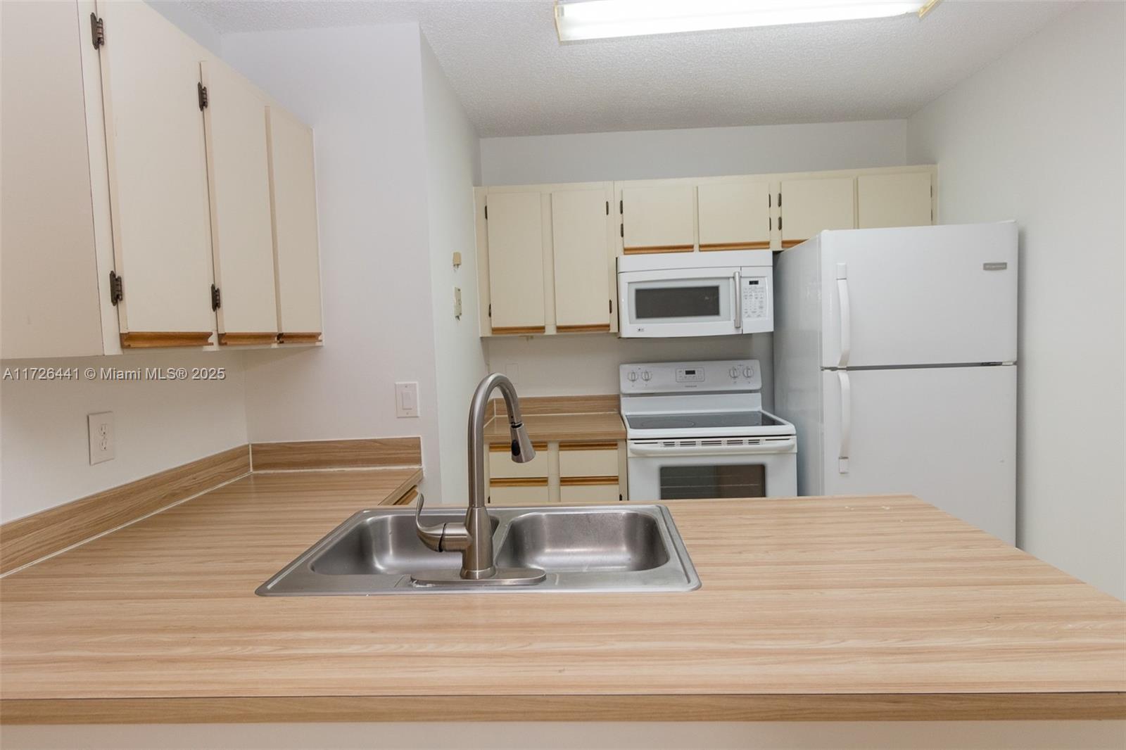 Rental Property at 18328 Nw 68th Ave P, Hialeah, Miami-Dade County, Florida - Bedrooms: 1 
Bathrooms: 1  - $1,800 MO.