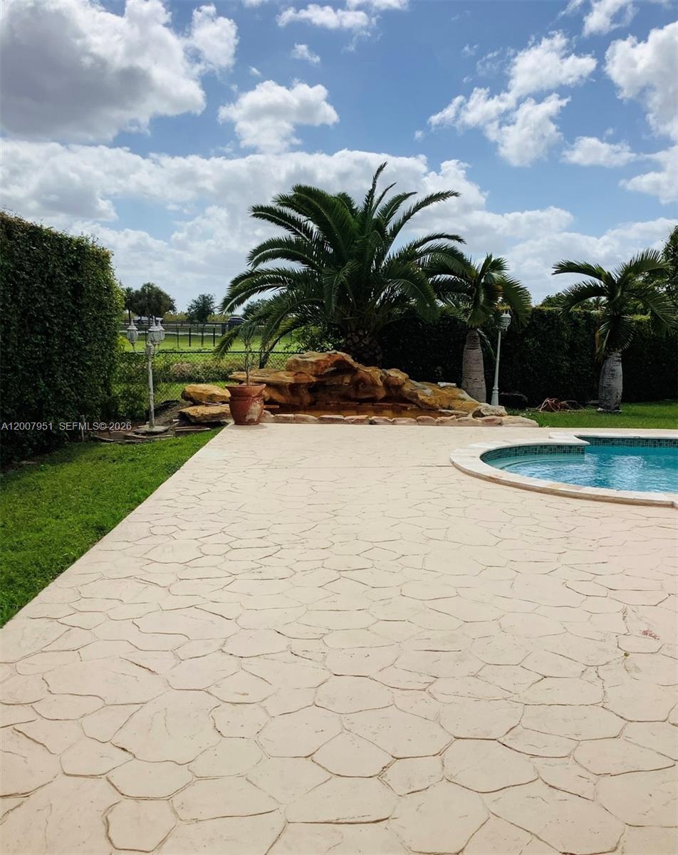 HAMMOCKS SHORES 2ND ADDN - Residential