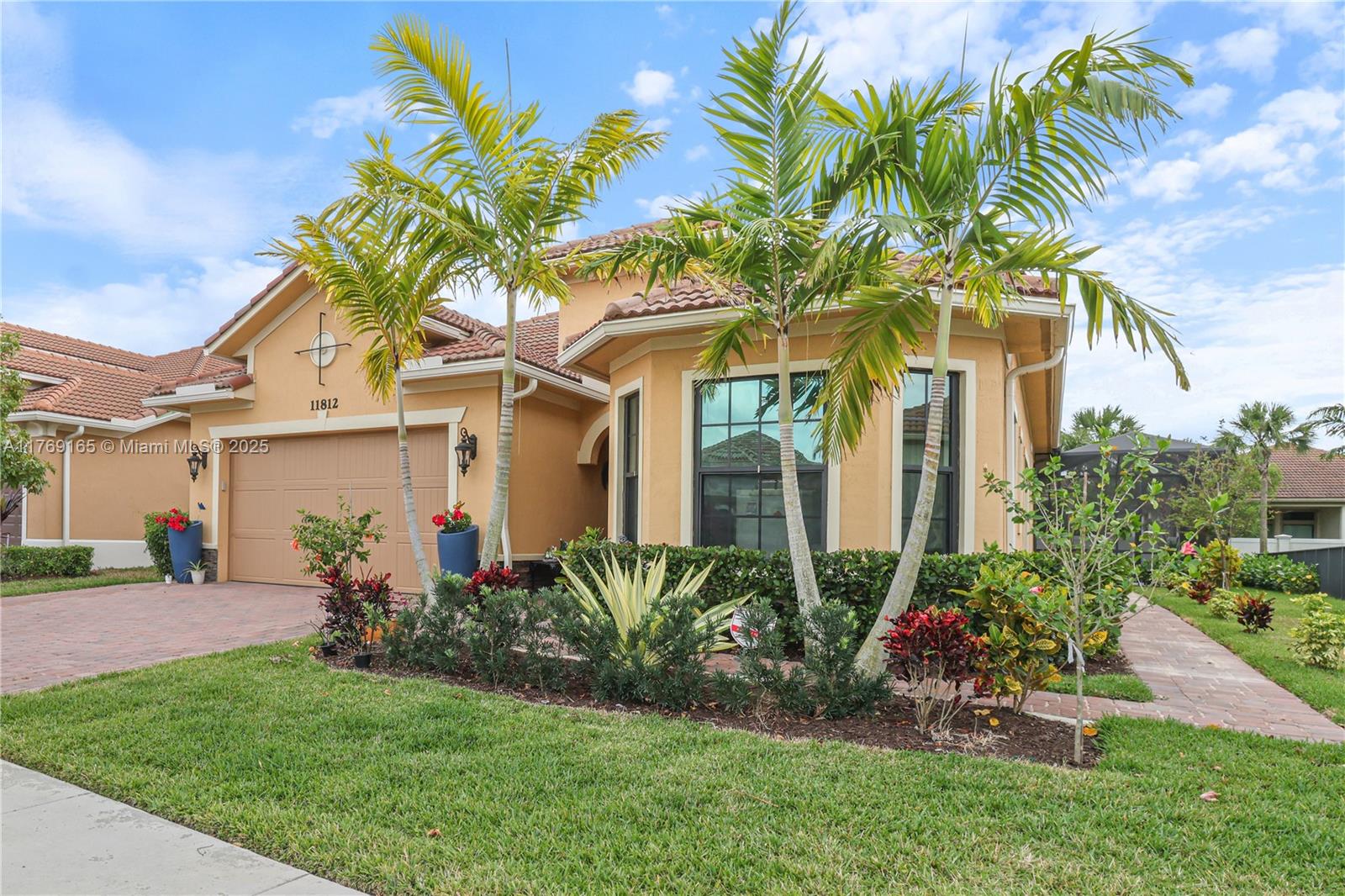 Property for Sale at 11812 S Cantal Cir S Cir, Parkland, Broward County, Florida - Bedrooms: 3 
Bathrooms: 3  - $1,099,000